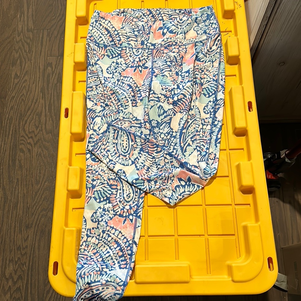 Crown & Ivy leggings